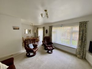 Lounge/Diner- click for photo gallery